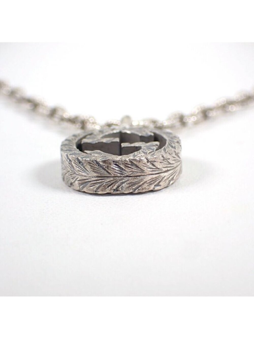 Gucci Interlocking Pendant Necklace - Picture 4 of 10